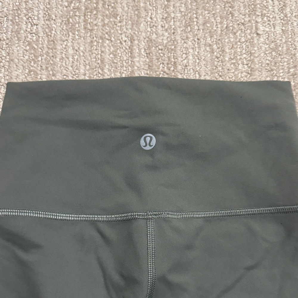 Lululemon Woman's Size 2 Army Green Blissful Bend Super High Rise Shorts - Picture 6 of 7